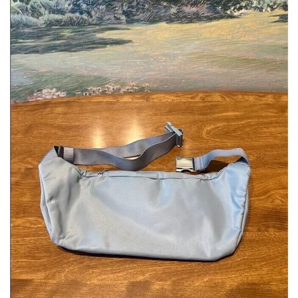 Lululemon On The Beat Belt Bag 4.5L Chambray Baby Blue Rare Color Sold Out - Picture 4 of 6